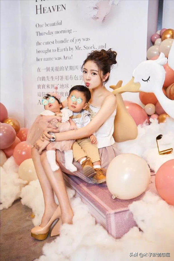 37歲結婚，39歲生下兒子，40歲生下女兒的安以軒，滿屏都是幸福