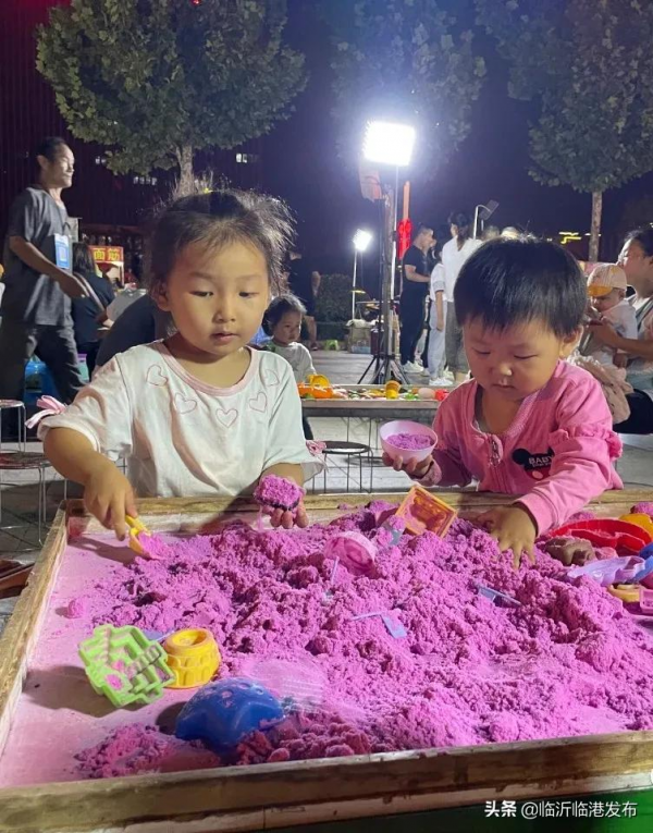 夜晚的臨港,太熱鬧了吧! 夜晚的臨港,太熱鬧了吧!