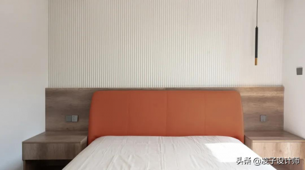 95㎡陽光暖居，入戶以亞克力透明管做隔斷，效果喜人