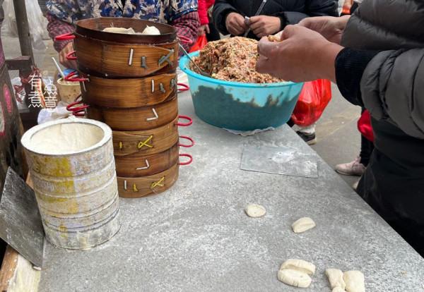 廣東大爺賣早餐，只做兩樣小吃，卻火了20年，食客：就認這個味