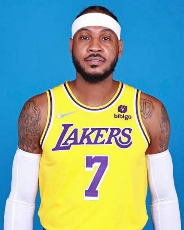 陌生地方的熟悉面孔 陌生地方的熟悉面孔