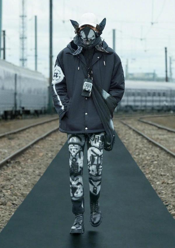 最新!塗鴉上身!紀梵希2022早春系列釋出 最新!塗鴉上身!紀梵希2022早春系列釋出