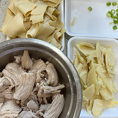 早上不知道吃什麼，一碗冬筍燒肉全搞定