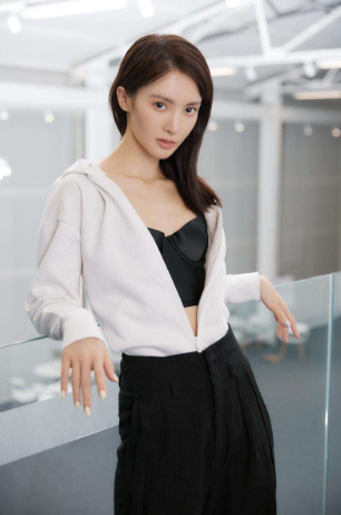 金晨新劇開播，憑藉一句話火上熱搜，在我看來卻是毒雞湯