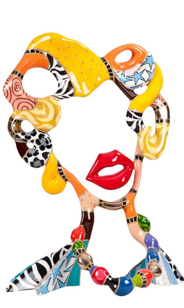 絢爛圖案結合細膩線條構建造型獨特的雕塑作品