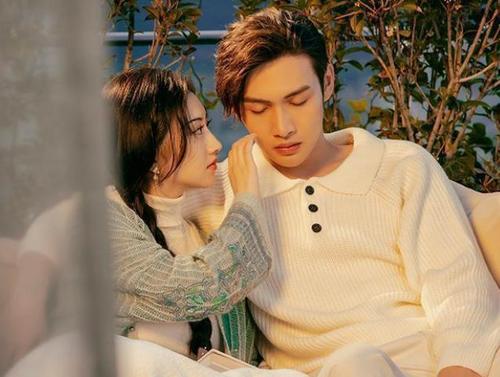 景甜張彬彬牽手 網友:像夫妻一樣 景甜張彬彬牽手 網友:像夫妻一樣