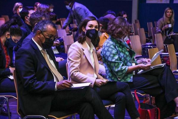 35歲芬蘭美女總理閃耀亮相!一身黑白配太美了,比伊萬卡更有氣質 35歲芬蘭美女總理閃耀亮相!一身黑白配太美了,比伊萬卡更有氣質