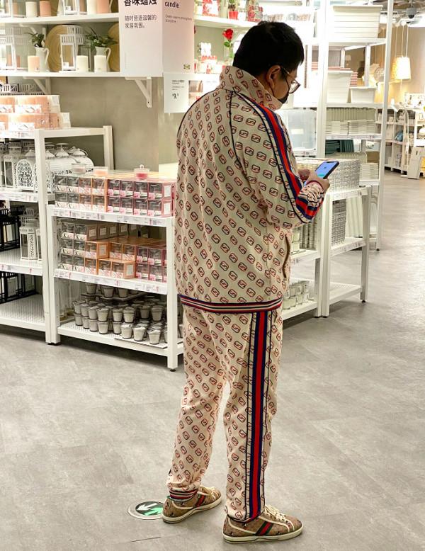 上海大爺愛穿什麼鞋？國貨飛躍回力、日本亞瑟士，比皮鞋香太多