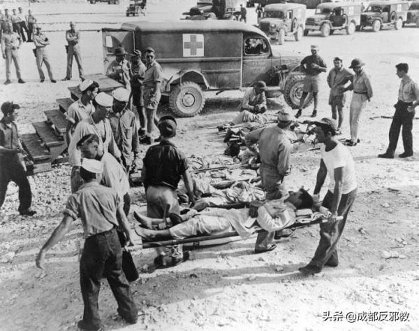 歷史上最大規模鯊魚襲擊事件，軍艦沉沒後數百名落水士兵被肢解蠶食