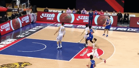 阿的江遭驅逐胡金秋獨攬36分 廣廈力擒新疆奪取5連勝