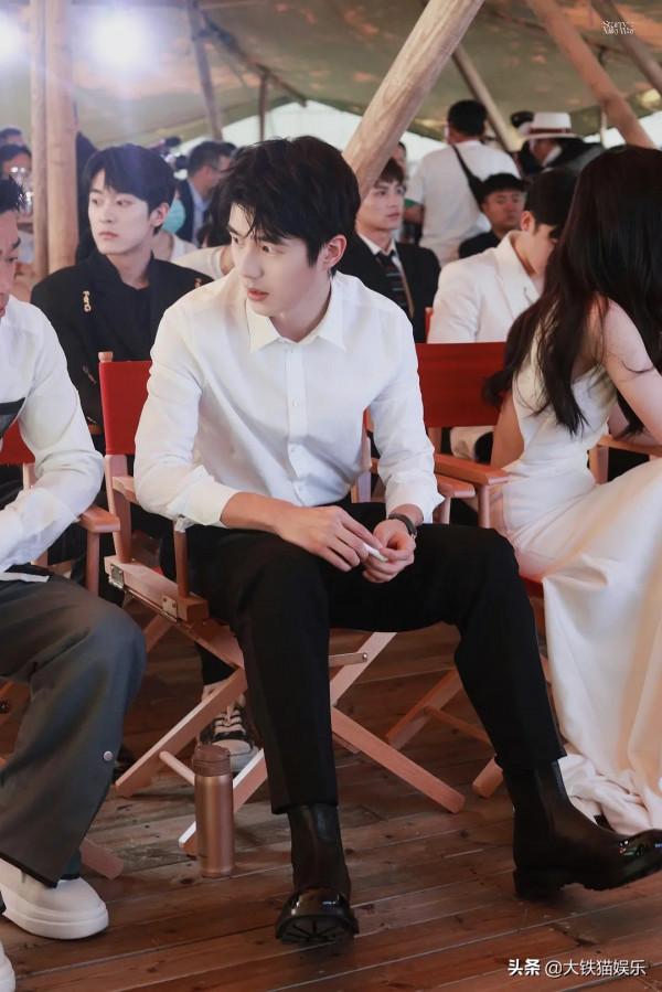 穿西裝好看的男星,只服這8位,儀態萬方,貴氣逼人,妥妥總裁範 穿西裝好看的男星,只服這8位,儀態萬方,貴氣逼人,妥妥總裁範