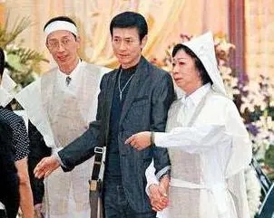 2006年關海山去世,曾替吳孟達指點迷津,為何四任老婆大鬧靈堂? 2006年關海山去世,曾替吳孟達指點迷津,為何四任老婆大鬧靈堂?