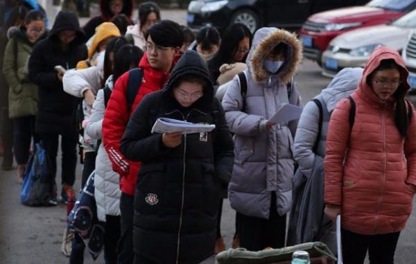 兒子上了大學才知道，媽媽從小到大一直在騙他，老師說的才是對的