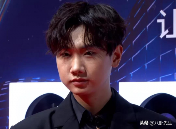 音樂盛典紅毯明星未ps狀態:薛之謙臉圓,鬱可唯卡粉,金子涵發福 音樂盛典紅毯明星未ps狀態:薛之謙臉圓,鬱可唯卡粉,金子涵發福