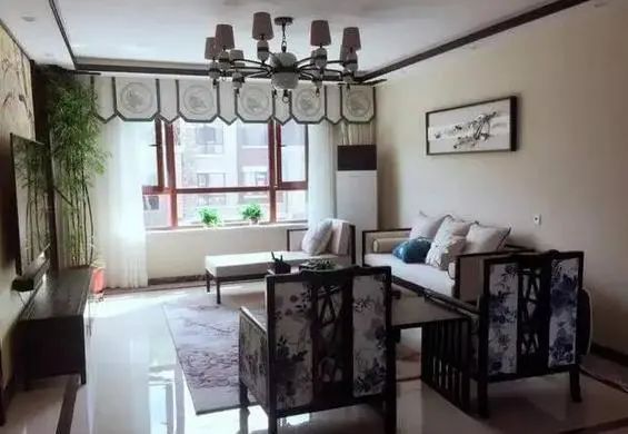 參觀朋友的新家，這新房算是毀了，裝得跟靈堂一樣，不信大家瞧