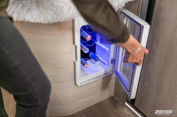 標緻汽車最新款B型房車釋出！專為2人出行設計，會客區大到能跳舞