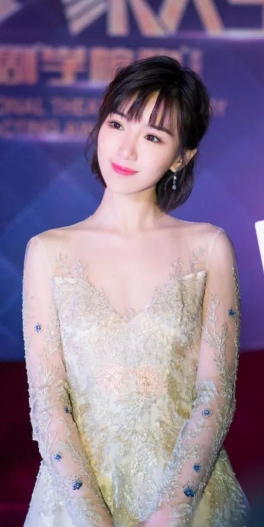 毛曉彤美照一冊，欣賞