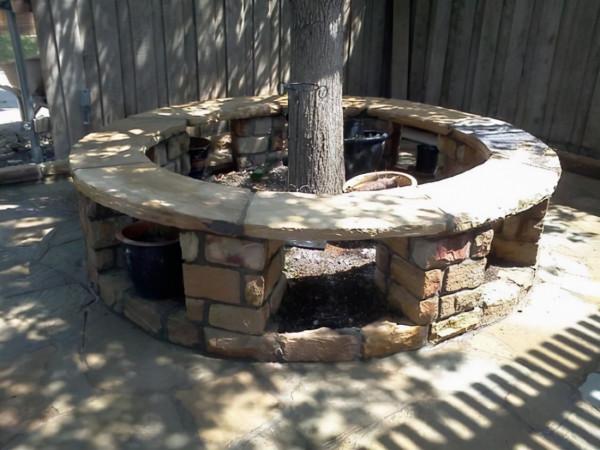 有條件,我也打個環繞式樹凳,枝葉自然形成遮陽棚,在樹蔭下休閒 有條件,我也打個環繞式樹凳,枝葉自然形成遮陽棚,在樹蔭下休閒