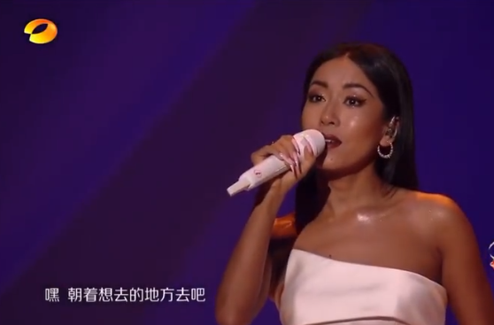 雙十一晚會:易烊千璽像猴、周冬雨性感失敗,金晨唐裝一舞太驚豔 雙十一晚會:易烊千璽像猴、周冬雨性感失敗,金晨唐裝一舞太驚豔