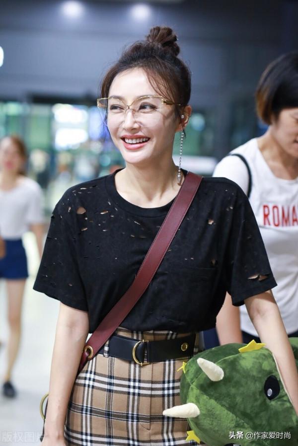 秦嵐真的好有古典美的範兒啊，這麼迷人為什麼還單身呢，要求高嗎