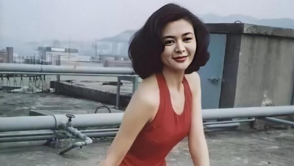 58歲關之琳近況曝光,與呂良偉聚會跳舞,網友說她和蔡明越來越像 58歲關之琳近況曝光,與呂良偉聚會跳舞,網友說她和蔡明越來越像