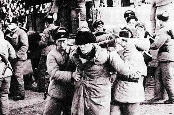 新中國成立初期,一對情侶妄圖策反政府高層,晚清幫派被捲入其中 新中國成立初期,一對情侶妄圖策反政府高層,晚清幫派被捲入其中