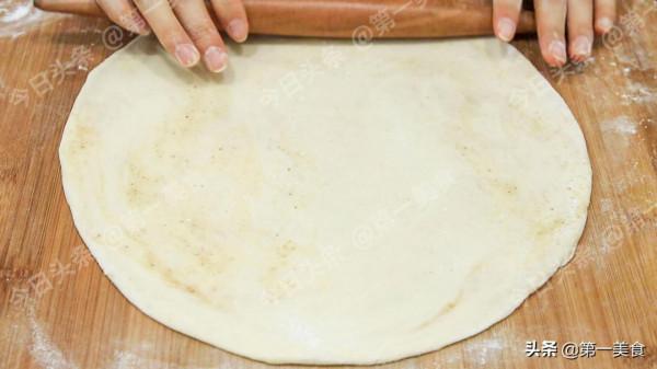 怎樣烙餅才能不硬？和麵是最關鍵的一步，教你一招，放2天也不硬