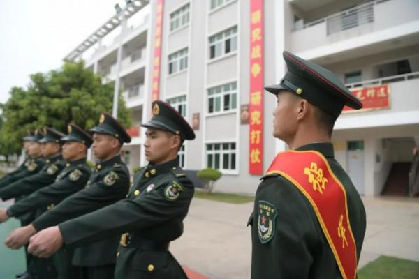 新兵下連&vert;當新兵遇上標兵，會摩擦出什麼樣的火花？