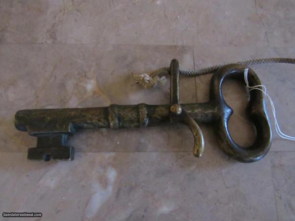 監獄裡的鑰匙槍：為了防止犯人越獄，這些獄卒的鑰匙可以當槍用