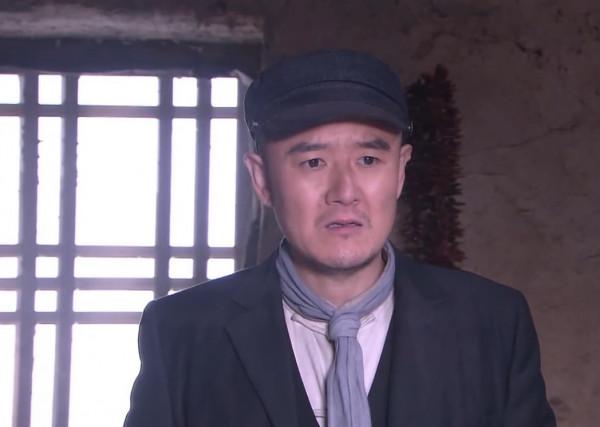 六位鐵道游擊隊王強飾演者，李雪健略勝範偉，不知名演員最像