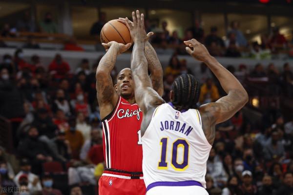 兩戰少21個進攻籃板,湖人想贏球,霍華德急需迴歸!沒濃眉真不行 兩戰少21個進攻籃板,湖人想贏球,霍華德急需迴歸!沒濃眉真不行