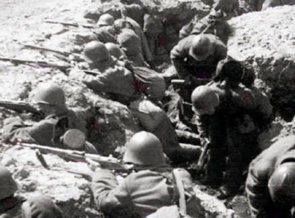 1949年，我軍一班長活捉蔣軍師長：我不要功，我想當排長。軍長：升兩級，任連長