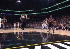 保羅大回環造犯規，庫裡攤手不敢相信