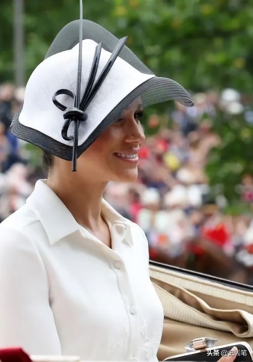 2012年他用190元買下一個舊包包，半年後價格漲到了220萬