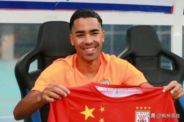 國足未來不止高拉特一箇中場選項!24歲新秀潛力巨大,攻擊力強悍 國足未來不止高拉特一箇中場選項!24歲新秀潛力巨大,攻擊力強悍