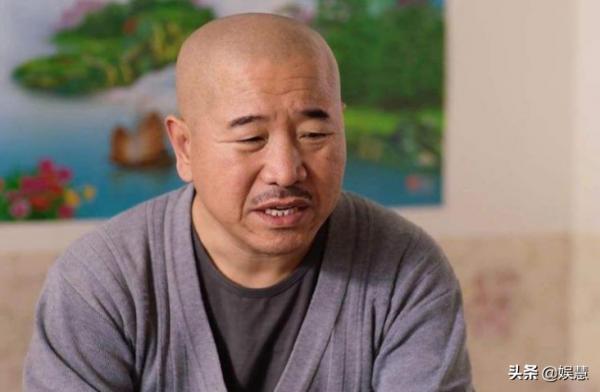 《鄉村愛情14》殺青戲曝光，謝廣坤一家貼春聯放鞭炮齊賀新年