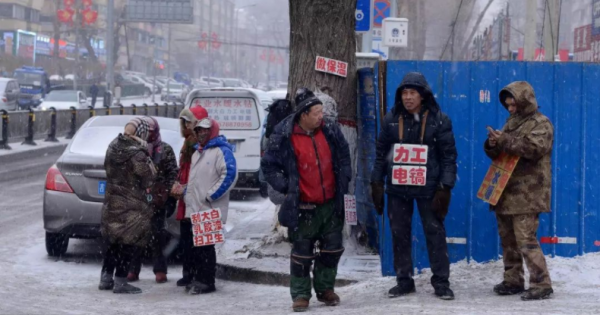 貴州47歲大叔,每天背幾千斤豬肉,月薪6千元,卻養大5個孩子 貴州47歲大叔,每天背幾千斤豬肉,月薪6千元,卻養大5個孩子