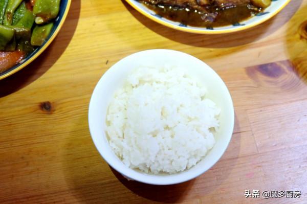 曬曬我家的晚飯,兩菜一湯吃得舒服,鄰居送的魚燒出來特受歡迎 曬曬我家的晚飯,兩菜一湯吃得舒服,鄰居送的魚燒出來特受歡迎