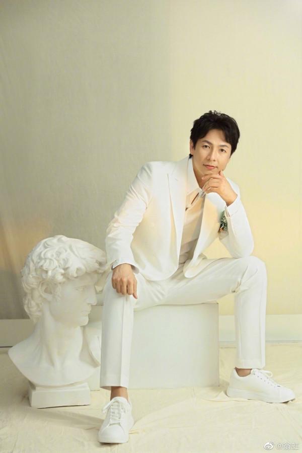 翁虹結婚十五年了！社交平臺大撒狗糧！網友：老公好像宋鍾基啊