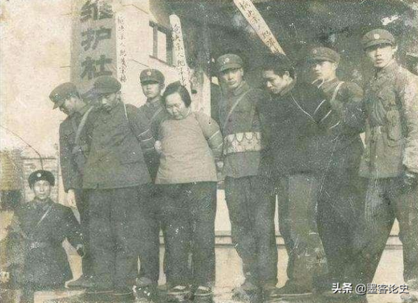 1977年,江蘇一女會計貪汙45000元,依靠領導偽裝卻暴露身份,為何? 1977年,江蘇一女會計貪汙45000元,依靠領導偽裝卻暴露身份,為何?