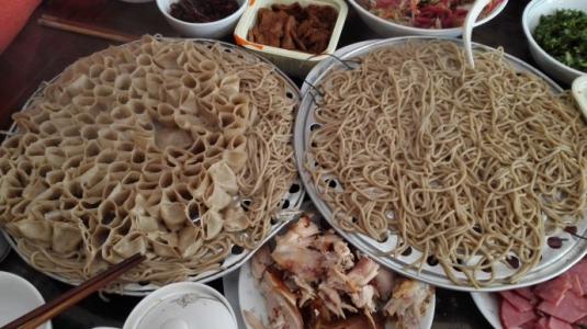 沽源歷史:舊時沽源人“三件寶”,“草坯”,“壓棧”這些過去生活離不了的名詞離現在越來越遠了。 沽源歷史:舊時沽源人“三件寶”,“草坯”,“壓棧”這些過去生活離不了的名詞離現在越來越遠了。