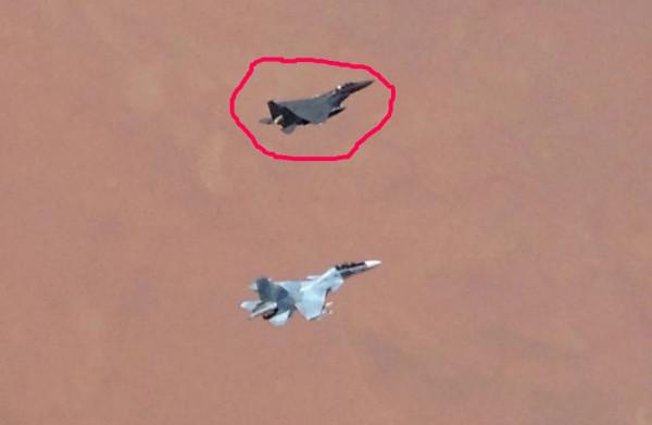 貓捉老鼠！俄羅斯戰鬥機在敘利亞騷擾美國F-15照片曝光
