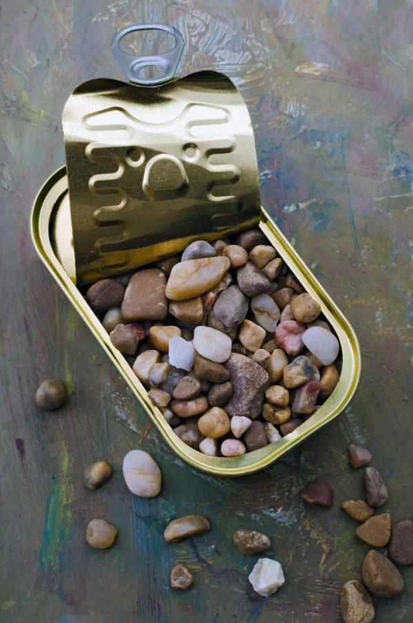 《局外人》：當世界本就荒誕，我們該如何自處？