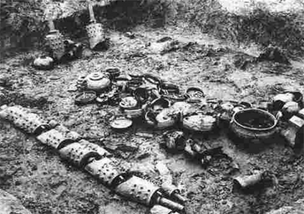 1978年，湖北發現豪華水墓，出土21口陪葬棺材