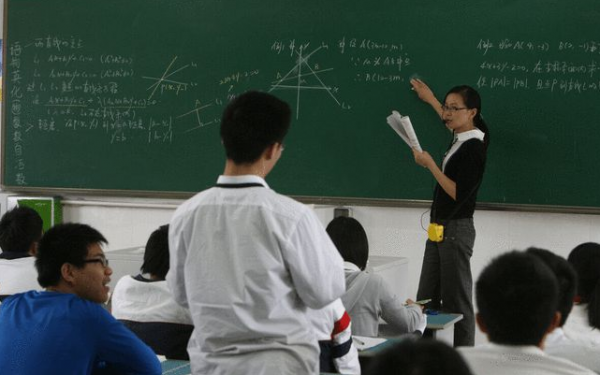 普通班的雞頭和重點班的鳳尾，不知道要怎樣選擇？過來人給出答案