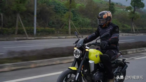 又一臺250水冷復古！賽科龍250復古RE2路試照片曝光