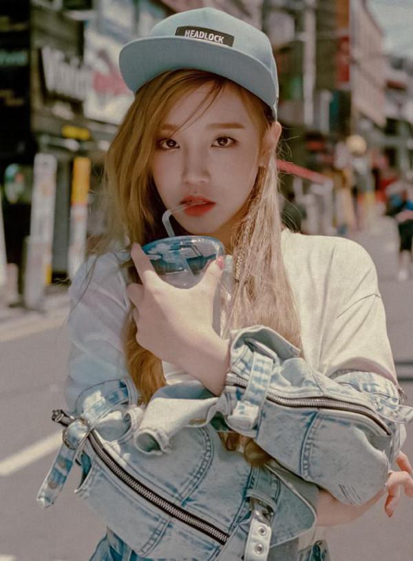 披頭散髮已經過時了，今年流行這5款髮型，青春時尚顯臉小