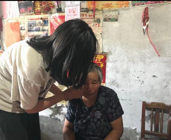 母親離家出走父親去世,14歲女孩與抑鬱抗爭:我得堅強起來 母親離家出走父親去世,14歲女孩與抑鬱抗爭:我得堅強起來