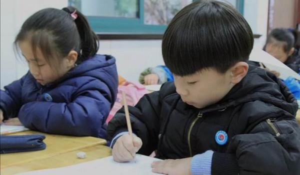 為何不建議小學生用“自動”鉛筆，原因在此，老師坦言會影響成績