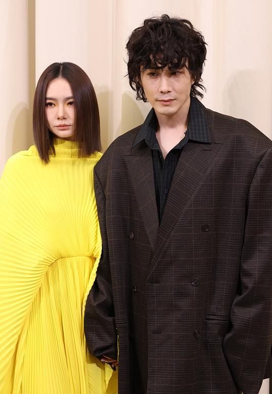 生圖曝光張柏芝的臉徹底崩盤！戚薇老公穿女人打底褲，劉雯換髮型